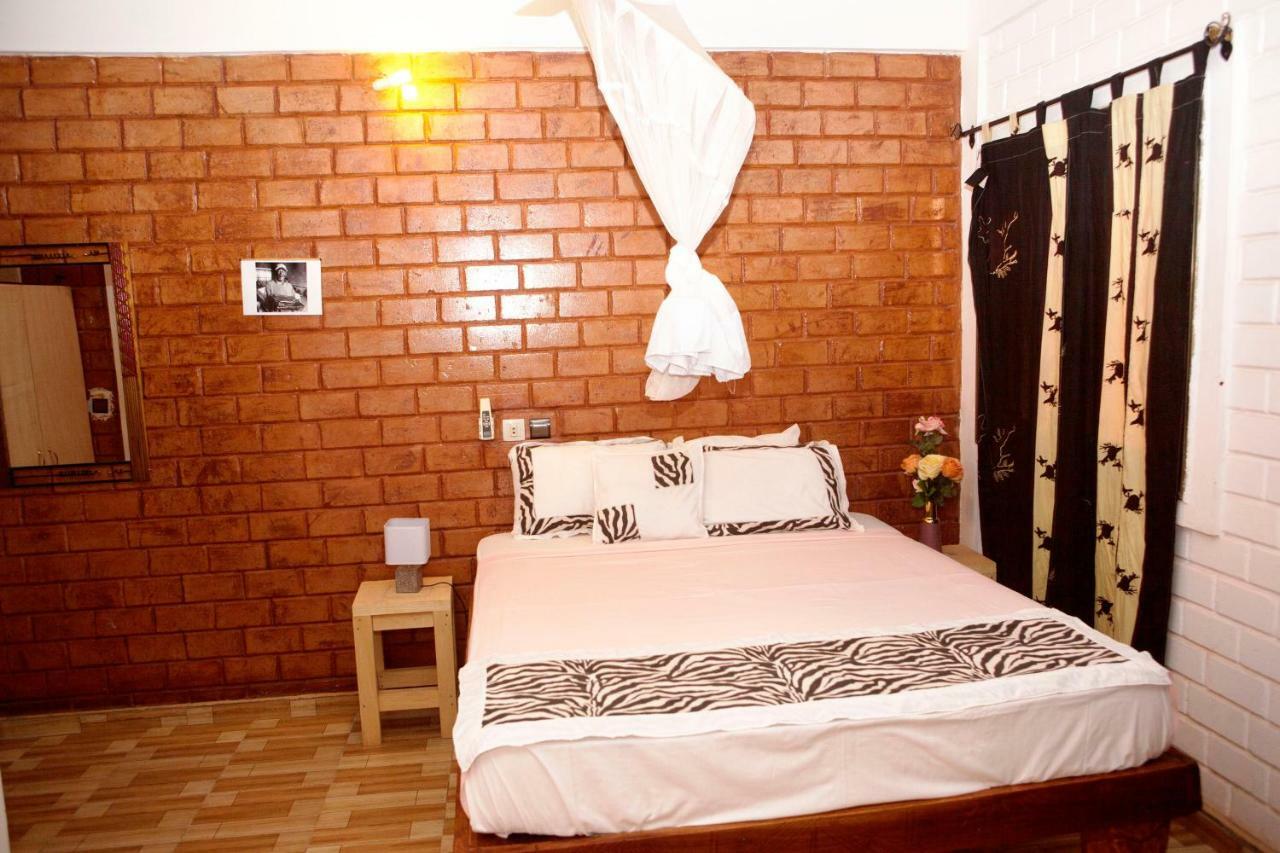 Residence Hotel Lwili Ouagadougou Exterior photo